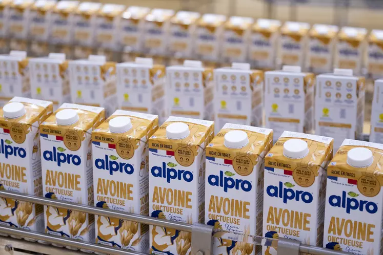 Boisson d'avoine Alpro dans l'usine Danone de Villecomtal-sur-Arros