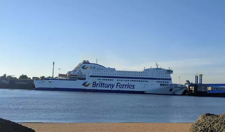 ferry pour l'Angleterre au port