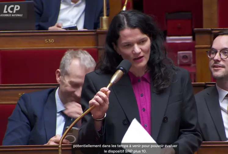 Députée Mélanie Thomin à l'Assemblée nationale