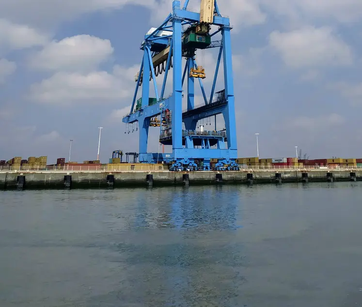 conteneurs sur le ports du havre