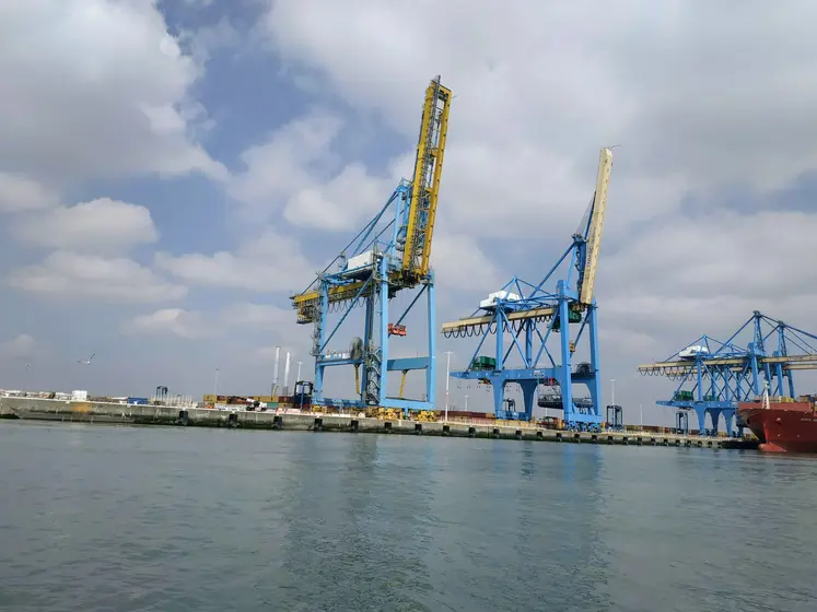grues pour containeurs sur le port du havre