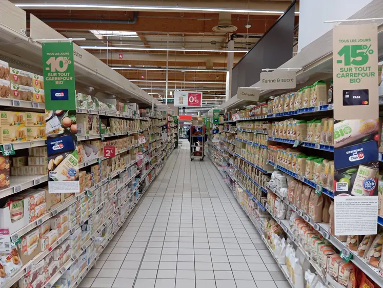 Rayon bio de l’enseigne Carrefour