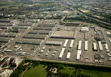 Une vue aérienne du marché international de Rungis montre  une partie des bâtiments occupés par plus de 1 200 entreprises qui sont autant de petits centres logistiques.