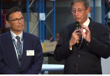 Eric Hémar (à gauche) et Patrick Daher ont présenté leur rapport à l'ex-Premier ministre Edouard Philippe en septembre 2019 à ID Logistics. © ID Logistics sur Youtube