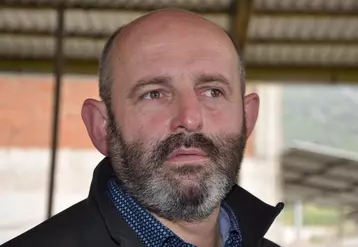 Bruno Dufayet, président de la FNB, amplifie son appel aux éleveurs à maintenir leurs animaux en ferme.