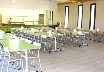 Le protocole recommande de préférer la prise de repas dans les classes plutôt qu'en réfectoire.