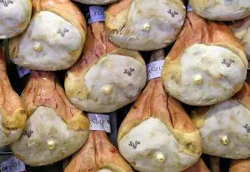 Le prosciutto di San Daniele est l'appellation d'origine d'un jambon préservée via une AOP, originaire de San Daniele del Friuli, en Italie
