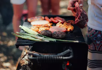 barbecue viande et légume