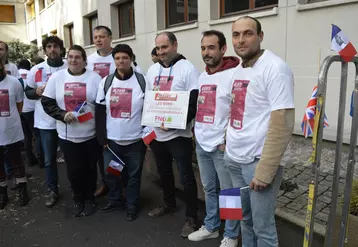 Ils dénoncent les accords de libre-échange.