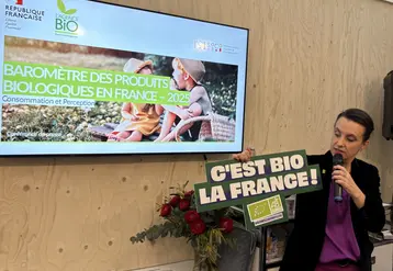 Laure Verdeau, directrie de l'Agence Bio présente la nouvelle campagne 2025 s'intitulant "C'est Bio la France" en partenariat avec l'équipe de France du Bio. 