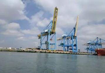 grues pour containeurs sur le port du havre