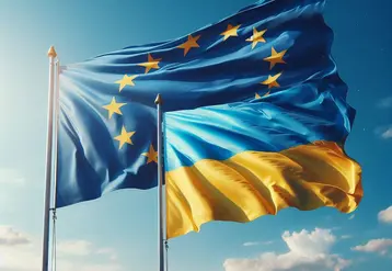 le drapeau de l'union européenne et le drapeau de l'ukraine côte à côte