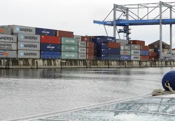 container. portique. 