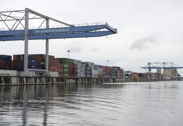 conteneur sur un port