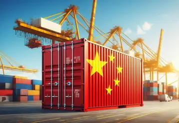 un conteneur aux couleurs du drapeau chinois