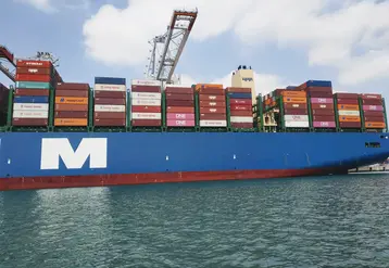 Un conteneur chargé de marchandises 