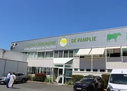 La Laiterie coopérative de Pamplie est une des cinq laiteries fabriquant du beurre Charentes-Poitou AOP.