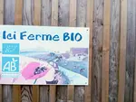 panneau ferme bio sur un mur