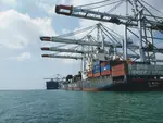 bateau porte conteneur