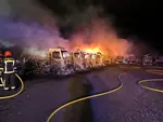 Des camions brulés dans un incendie