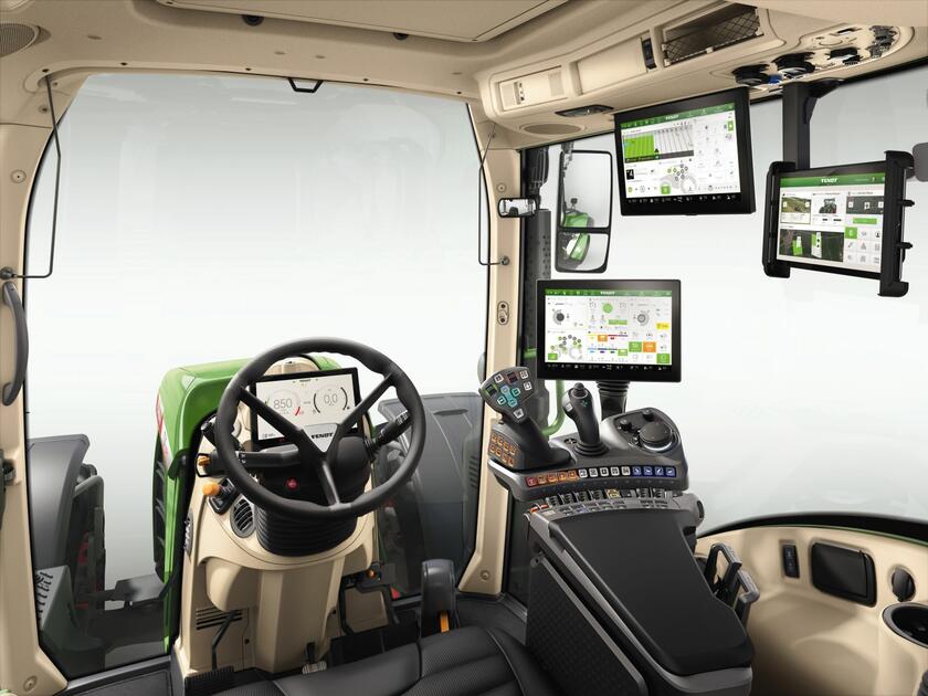 Les affichages numériques omniprésents en cabine | Réussir machinisme