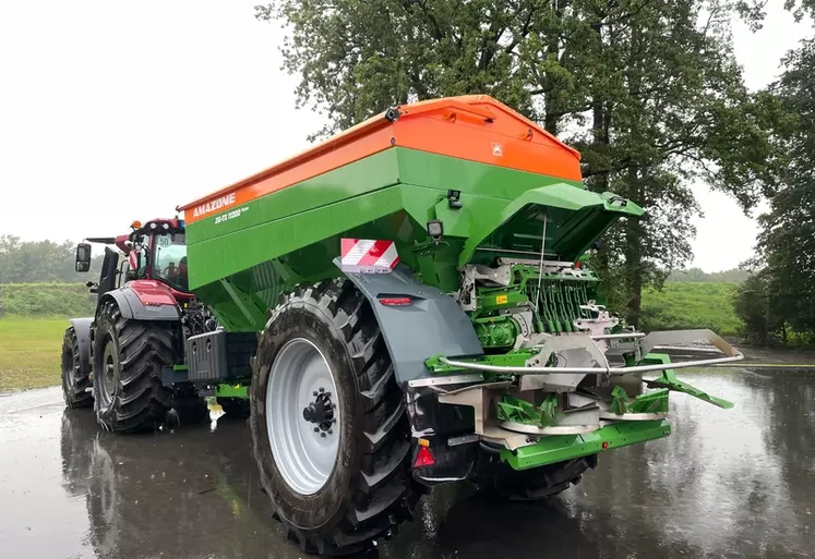 L'épandeur traîné ZG-TX d'Amazone est disponible en 6 800, 9 000 et 11 200 litres.