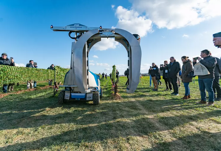 Démonstration d'un robot viticole lors du Fira 2023
