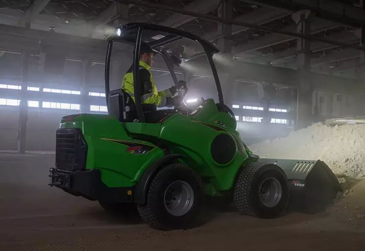 Les valets de ferme électriques Avant e513 et e527 profitent d'une nouvelle technologie de batterie. 