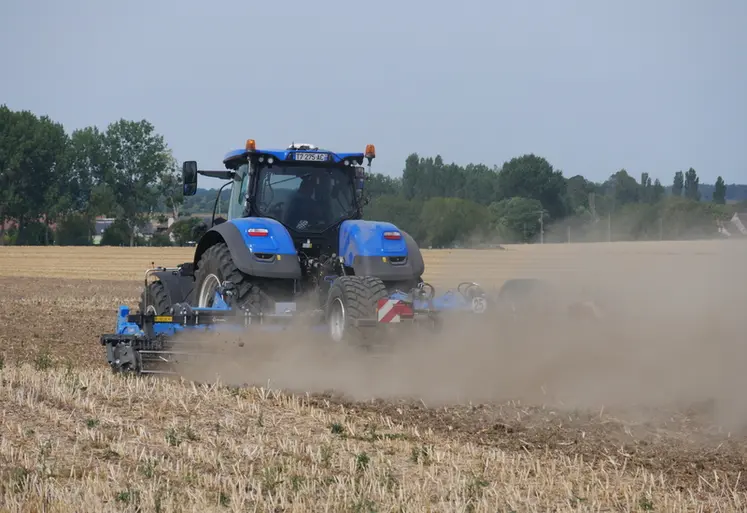 <em class="placeholder">Tracteur agricole standard  275 ch New Holland Déchaumeur à disques indépendants Fieldbird Rabe</em>