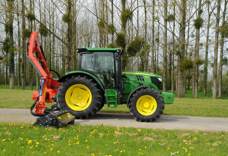 <em class="placeholder">Epareuse Kuhn avec tracteur John Deere</em>