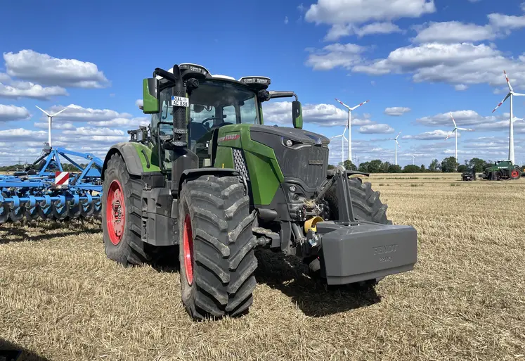 Tracteur Fendt 800 VarioDrive .