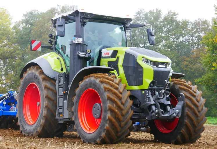 <em class="placeholder">Tracteur Claas Axion série 9 remplaçant des Claas Axion 900.</em>