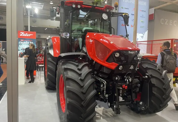 <em class="placeholder">Tracteur Zetor 6170 au salon Agritechnica 2025</em>