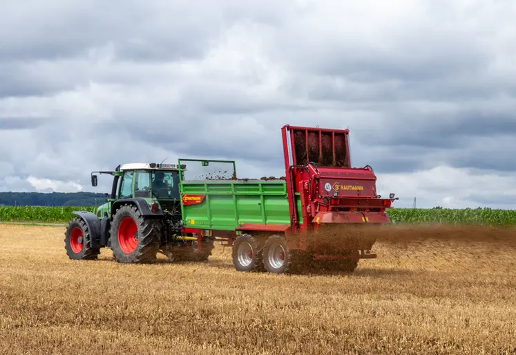 <em class="placeholder">épandeurs à fumier Strautmann universel MS</em>