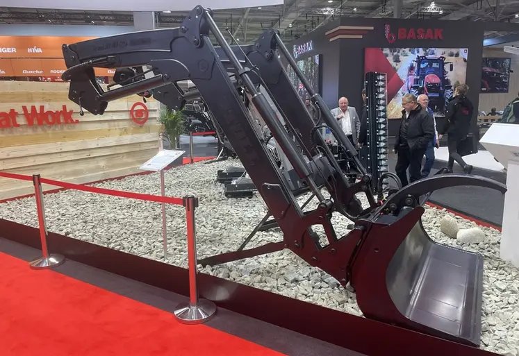 <em class="placeholder">Chargeur frontal Stoll TracLift au salon Agritechnica 2025</em>