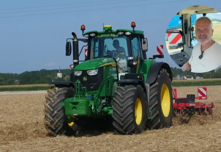 <em class="placeholder">Tracteur John Deere 6M220 au champ.</em>