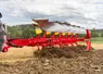 Charrue Pöttinger Servo 4000 en position hors-raie