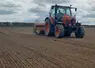 <em class="placeholder">Semis de prairie avec semoir en lignes Nodet Gougis et tracteur Kubota</em>