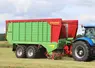 <em class="placeholder">Remorque autochargeuse Strautmann Magnon 9-370 DO dans un champ avec tracteur New Holland</em>