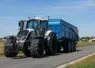 Tracteur Valtra et benne Maupu sur la route