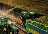 Ensileuse automotrice JD F9 1000 à la récolte d'ensilage de maïs 