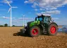 Tracteur Fendt 800 VarioDrive Gen5 au champ.