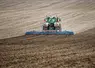 Tracteur Fendt et outil de travail du sol Carré