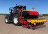 <em class="placeholder">Semoir monograine Väderstad Tempo T 6 attelé à un tracteur Valtra série G.</em>