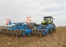 Tracteur Claas et déchaumeur Carré