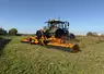 <em class="placeholder">Broyeur repliable Berti B/Wings attelé au tracteur Fendt.</em>