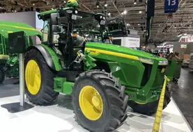 Tracteur électrique John Deere.