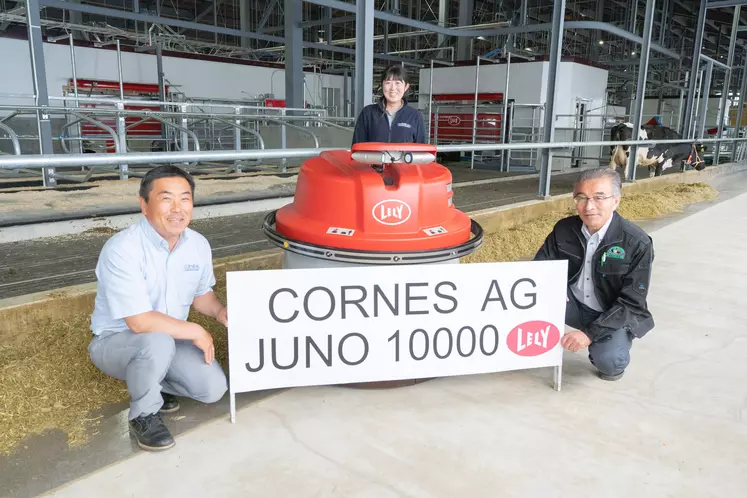 Le 10 000ème robot repousse fourrage Lely juno Reussir machinisme