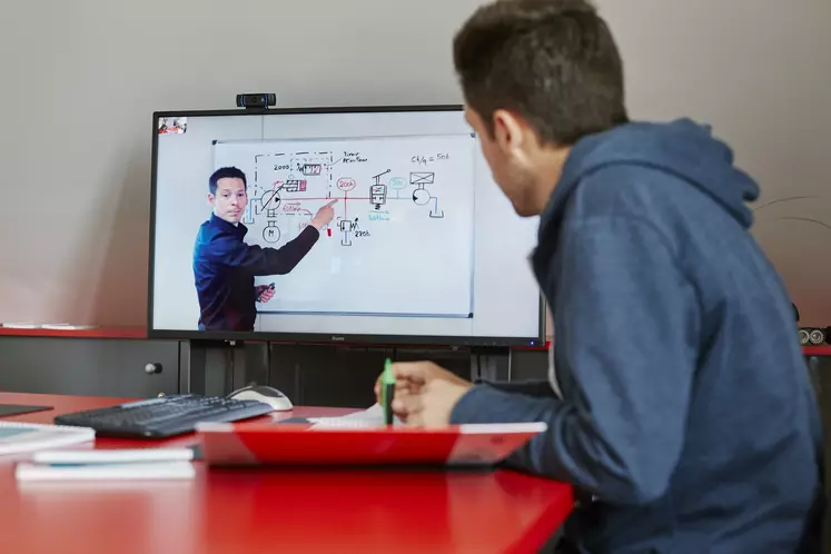 La société In Situ Experts hydrauliciens propose aux personnes en télétravail et au chômage de renforcer leurs connaissances en hydraulique grâce à des cours dispensés par webcam.