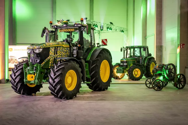 John Deere a célébré le 2 000 000ème tracteur sorti de l'usine de Mannheim (Allemagne).
